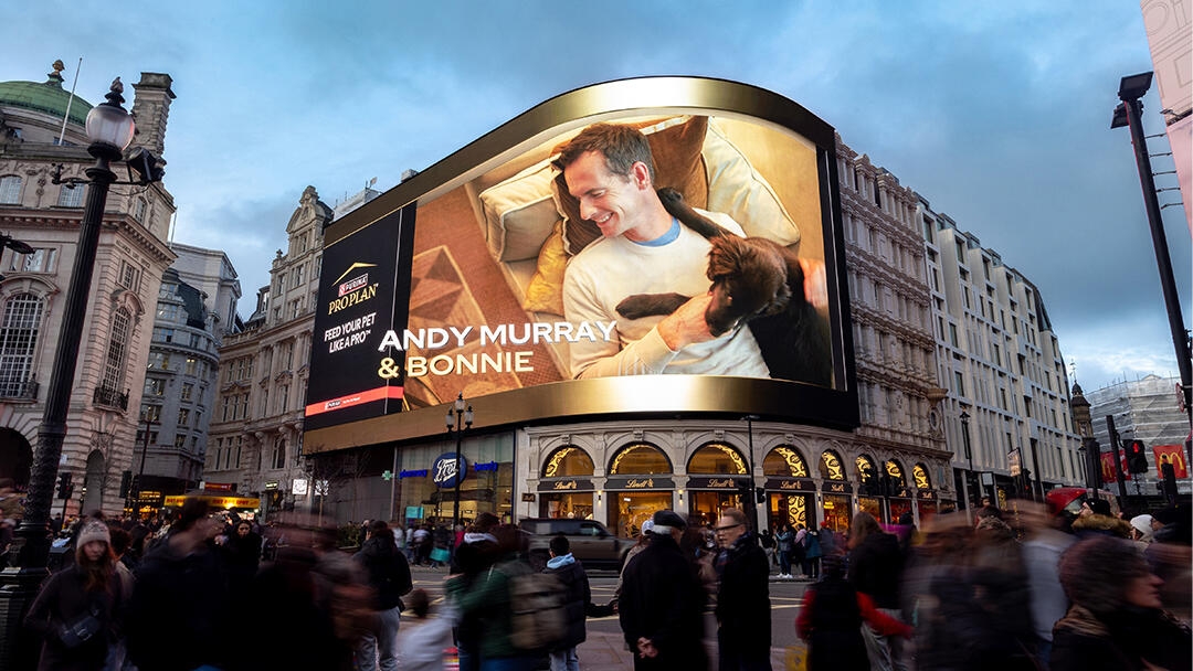 Andy Murray and Bonnie on screen in Trafalgar Square